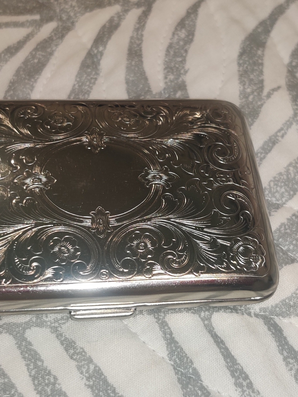 Silver Floral Engraved Metal Card Case - Picture 2 of 3